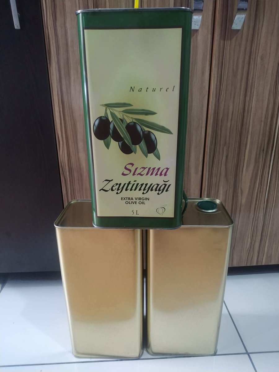 Natürel sızma, kendi bahçemin zeytinyağı, bu sene hasat bayagi az oldu,  tamamen ilaçsiz gubresiz, 0.8 asit.,, Sipariş için irtibat no, 05333727579 verebilirsiniz efendim