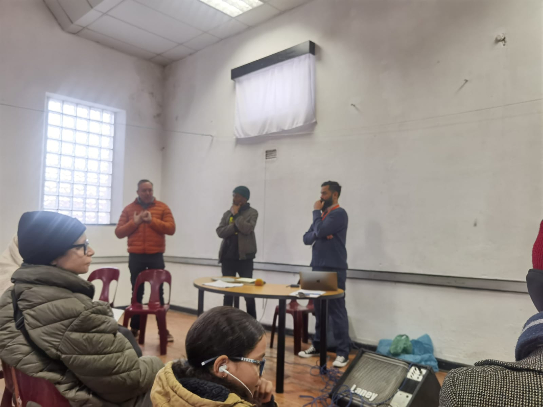 ForGoodZA's tweet photo. π§οΈ Despite the cold and rain, Salt River residents came out to engage with us!
Thank you to everyone who joined the conversation with GOOD Councillors Roscoe Palm and Axolile Notywala - your voices and concerns matter. π¬βπ½
#GOODParty #SaltRiver #CommunityMatters #RoscoePalm #AxolileNotywala