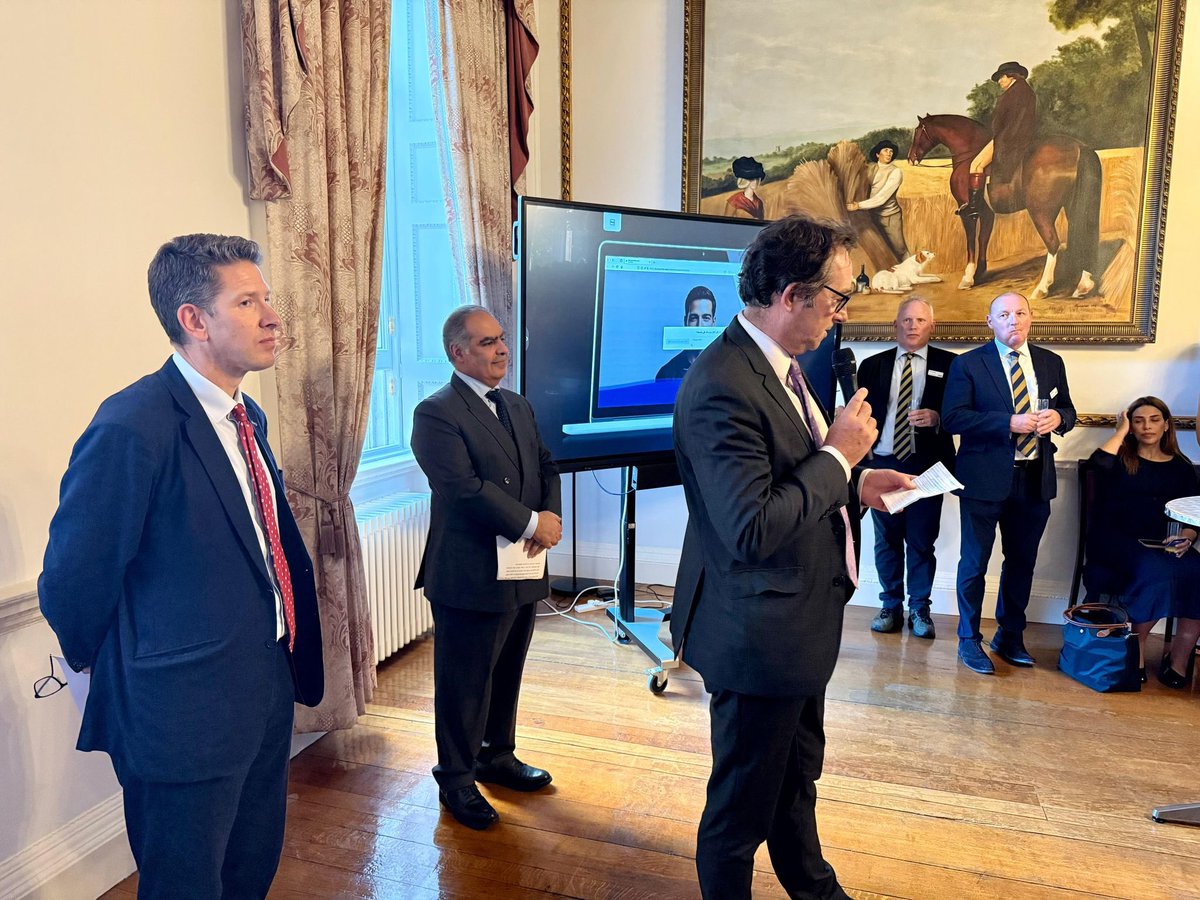 BahrainEmbUK's tweet image. At a reception for British and Arab Ambassadors hosted by the Middle East Association, H.E. Sh. @Fawaz_Alkhalifa, Ambassador of 🇧🇭 to the 🇬🇧, delivered a keynote address highlighting the strength of Arab-British ties and the Association’s vital role in deepening cooperation.