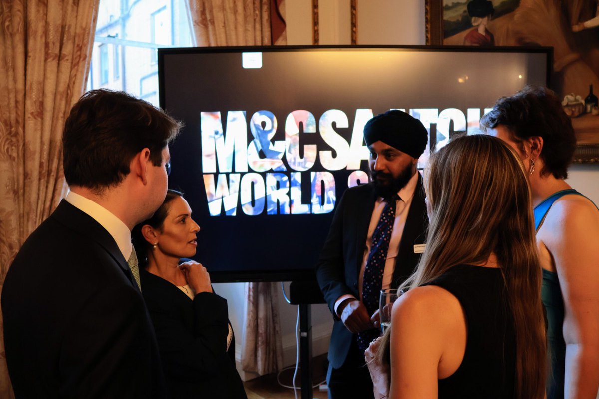 BahrainEmbUK's tweet image. At a reception for British and Arab Ambassadors hosted by the Middle East Association, H.E. Sh. @Fawaz_Alkhalifa, Ambassador of 🇧🇭 to the 🇬🇧, delivered a keynote address highlighting the strength of Arab-British ties and the Association’s vital role in deepening cooperation.