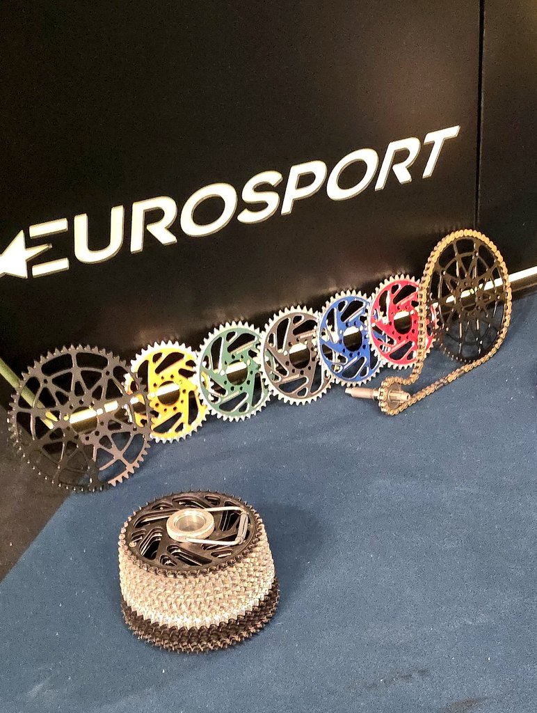 RafSpeedway's tweet photo. "Żużlowe przełożenia" w Studio Eurosportu w trakcie Speedway Grand Prix w Malilli.
Wraz z @seba_szczesny i #PiotrProtasiewicz będziemy dla Was opowiadać o speedway"u
Oglądajcie teraz  w @StreamMaxPolska @Eurosport_PL 
Zapraszamy !
#SGPMalilla https://t.co/aHq73sdImo