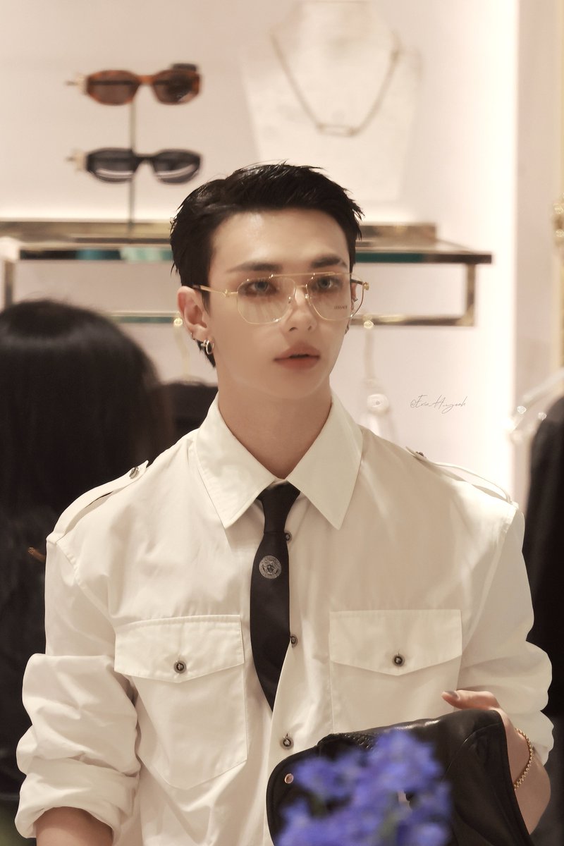 Erin_H_yeah's tweet photo. 250617 NYC Versace 

#Straykids #스키즈 #스트레이키즈 
#Hyunjin #현진 https://t.co/OPQvDV2aTl