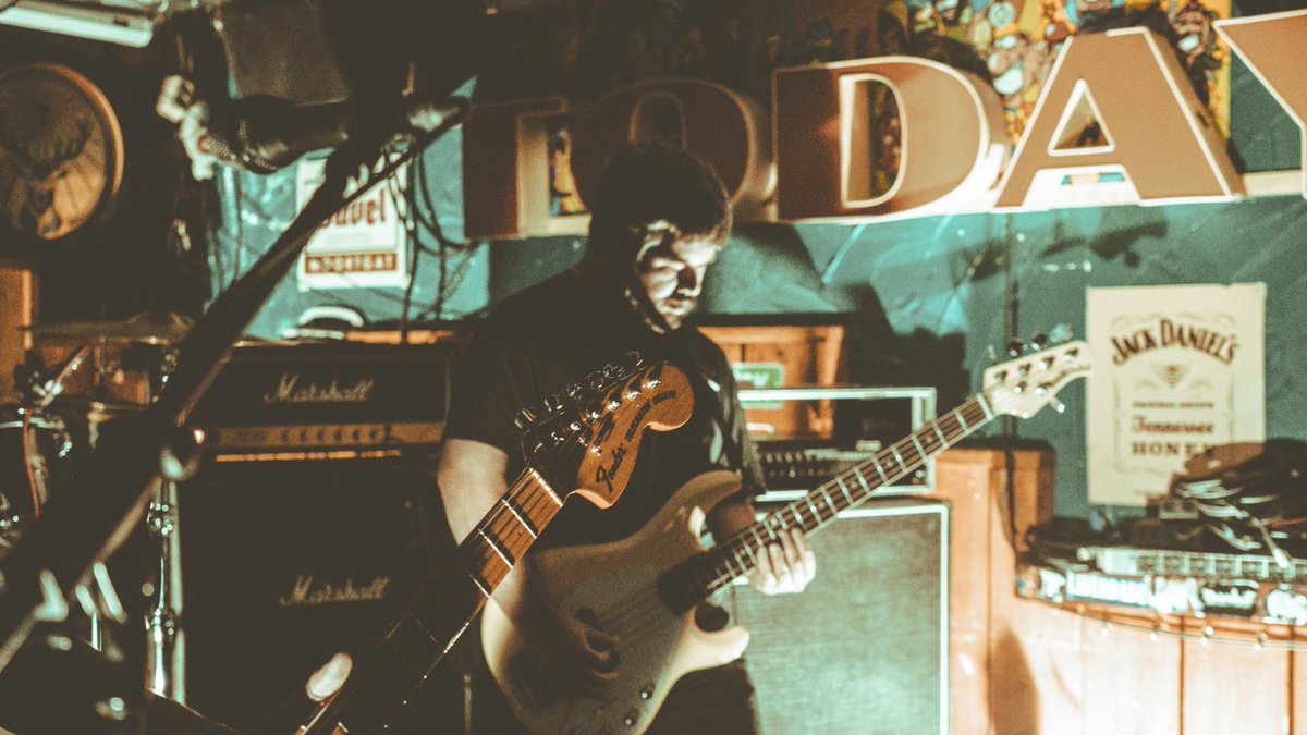 flickyournic's tweet image. I’ll be filling in on bass for @BloomDreamBand for New Friends Fest in Toronto on August 3rd.
Stoked to return to one of my favorite cities and one of the best music festivals around.
📸 @Ging_BBU