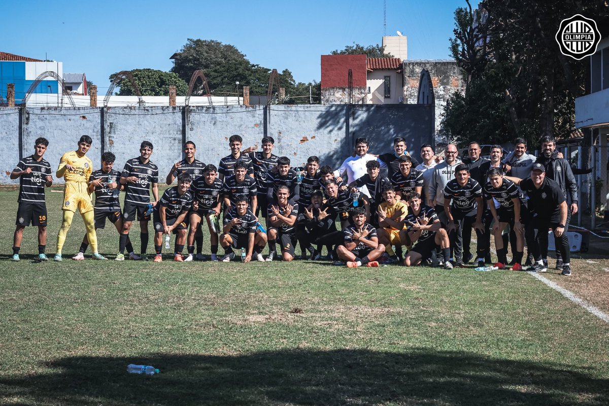 FormativasO's tweet image. #Juvenil 💎

💪🏻 ¡GANÓ #𝗢𝗟𝗜𝗠𝗣𝗜𝗔! 🤍🖤🤍

➖️ Libertad [1-3] #Olimpia. 

#SoyDelOlimpia ⚪️⚫️⚪️