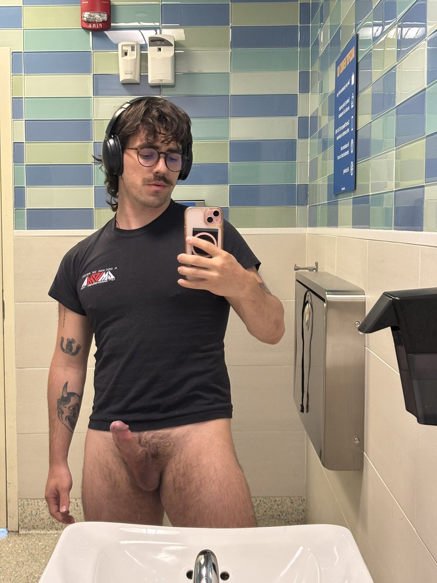 fighting the demons this morning,,, the demons are winning😈