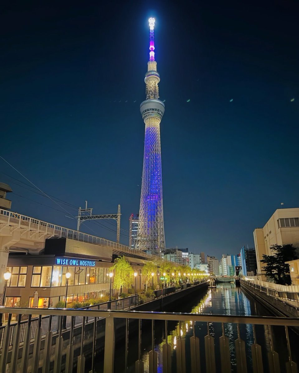 Хэтэрхий зөөлөн хүн байх тийм сайн зүйл биш гэдгийг амьдрал надад ойлгуулсаан.
Сайхан амраарай ✨🌙💤