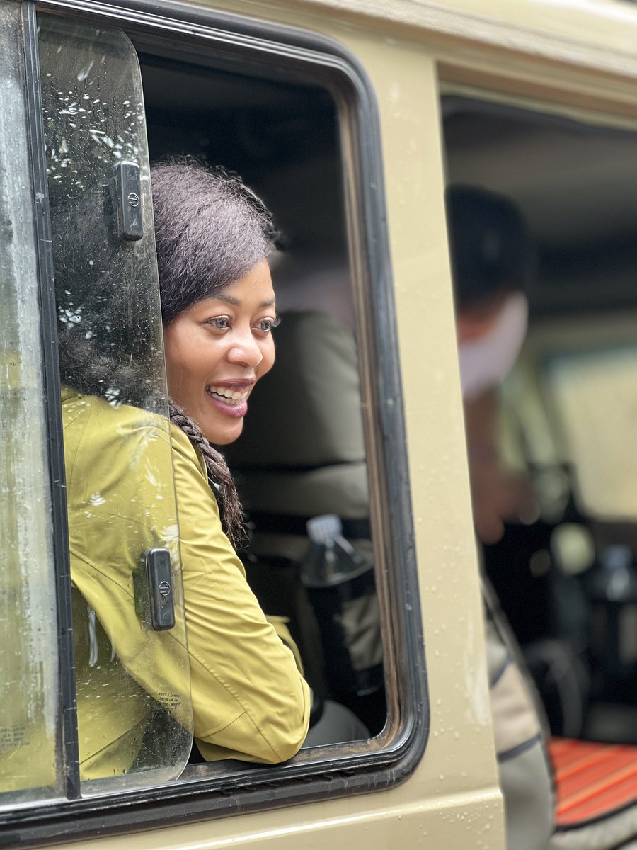 If you can guess where I am … I will come to your village ☺️
But for real you guys… what makes Ugandan tourism so special isn’t just the landscapes or wildlife — it’s the people.
The guides, rangers, porters, drivers… their kindness, warmth, and quiet professionalism.
They