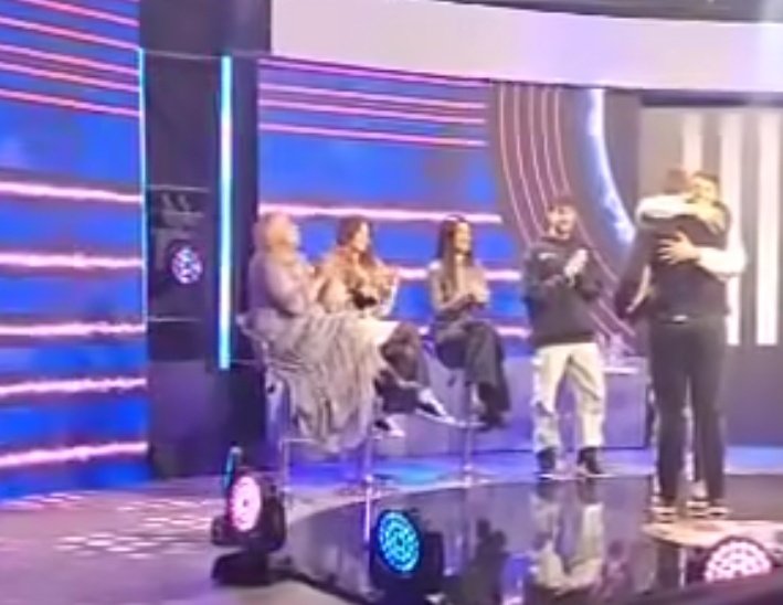 Marce038742541's tweet photo. Ver a Selva sentada ahi como ganadora me dió tremendo asco @canal10uruguay 
#GranHermano 
#GranHermano2025 https://t.co/pwZrW952R0