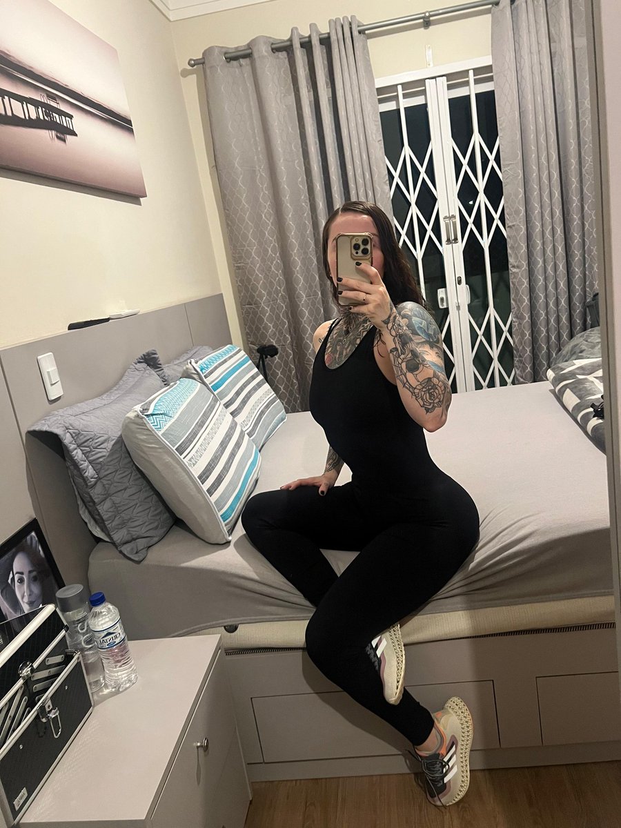 Bom dia, meus amores 🥰
Para toda conquista, existem sacrifícios e escolhas difíceis que precisaram ser feitas, hábitos que foram criados, nada cai de graça do céu, ter uma 🍑 linda todas queremos, mas ir para a academia é um mal necessário 😅
Dito isto, vou para meu cardio 🫠