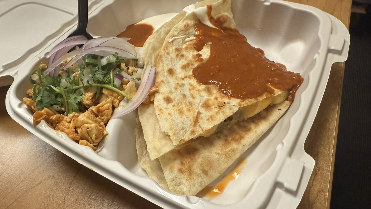 Good fing morning have a birria quesadilla and eggs 😩👍 👍