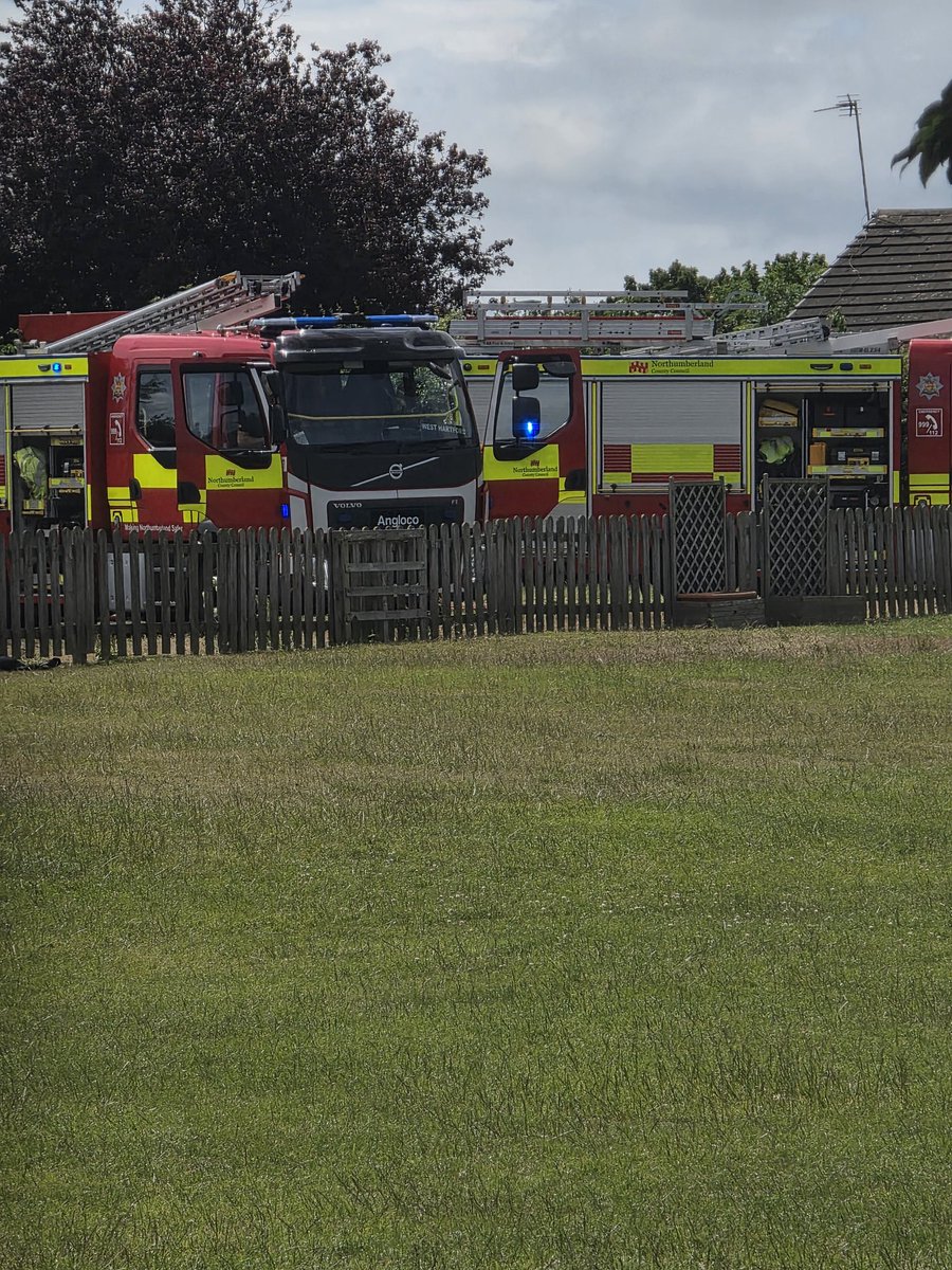 SHANKLEA SHOOL FIRE 

Emergency services attended and it's under control.

Updates re classes for Monday will be issued soon by NCC.

HUGE THANKS to <a href="/N_landCouncil/">Northumberland County Council</a> <a href="/Tyne_Wear_FRS/">Tyne and Wear Fire and Rescue Service</a> <a href="/NlandFRS/">Northumberland Fire & Rescue Service</a> for prompt response to our Cramlington community. <a href="/ChronicleLive/">The Chronicle</a>