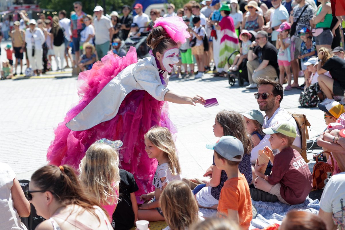 Drugi dzień 🌿 Festiwalu Nowego Centrum Warszawy - czas start! 💪

Na początek relaks, nieco równowagi i zabawy dla dzieciaków. Przed nami? Jeszcze cały dzień atrakcji, w tym super koncerty! Będziecie? ❤️
 
Program: facebook.com/share/1Gxbr5ov…
