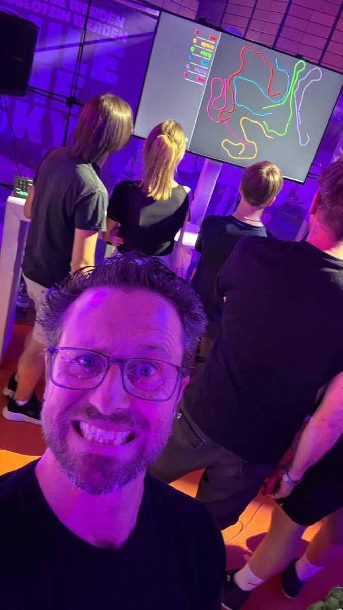 bitcoin_at's tweet image. WAHNSINN beim @A1eSports_AT! Ihr rennt uns die Bude ein!
Unsere 200 Bitcoin Blinks von @coinfinity sind schon weg, ABER: Die Turniere laufen weiter! Es gibt noch massig Sats, Gutscheine & Bitcoin Energydrinks abzugreifen.
Kommt vorbei, wir sind noch da!