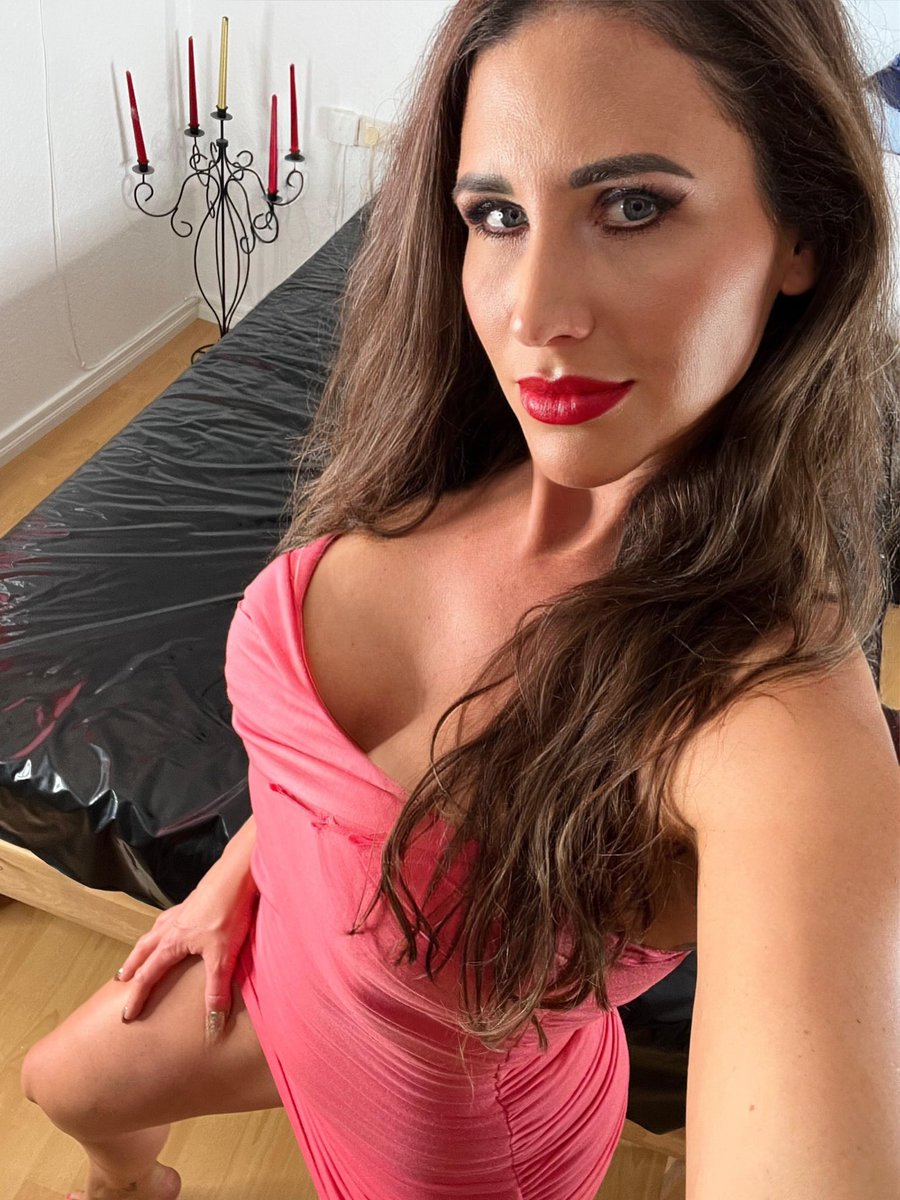 Ein fester  Sklave 🧎zu sein ist kein Recht – es ist ein Privileg, das man sich verdienen muss 🖤❗️

Wer an meiner Seite verweilen will, muss mehr bringen als bloße Worte und Wunschdenken 💭.

Hingabe, Disziplin und absolute Loyalität 🚨sind die Grundlagen – alles andere ist