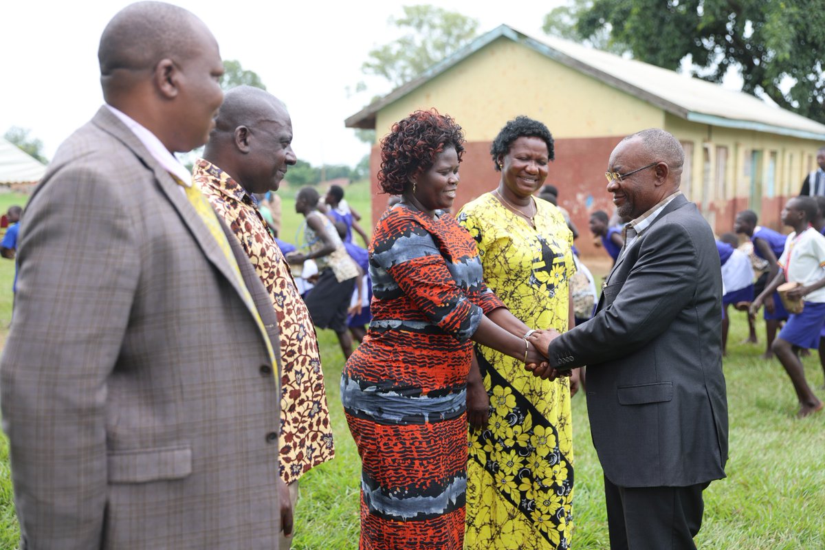 raphaelMagyezi's tweet image. I had the honour of handing over vital infrastructure  Awach Primary School at Awach Sub County now home to the new Gulu  district HQ, classrooms, staff housing, and sanitation facilities—under the 🇺🇸-funded #NUDEIL Tranche IV.

With UGX 15.6B from @USAID, we’ve uplifted…