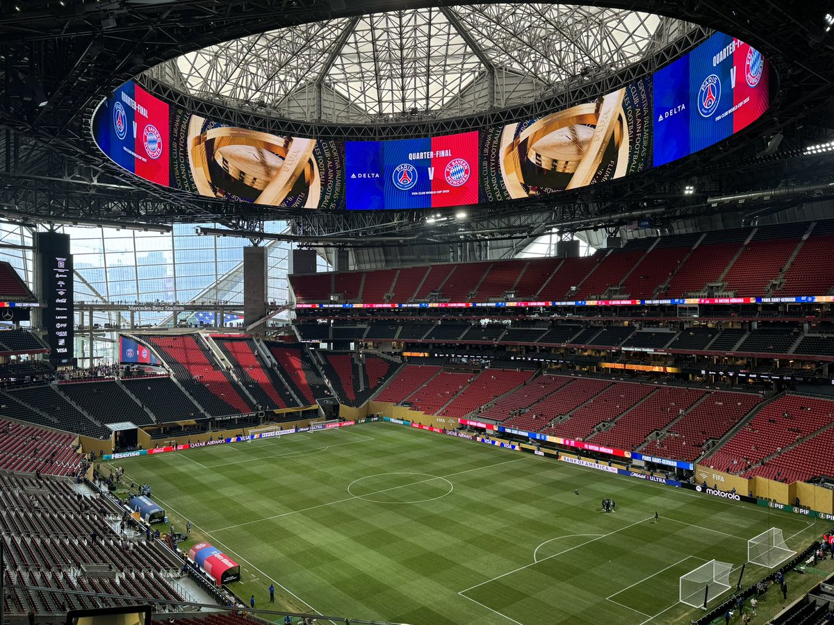 Le PSG est de retour au Mercedes Benz Stadium d’Atlanta pour disputer son 1/4 de finale contre le Bayern Munich. Pelouse marquée à certains endroits comme l’a regretté Luis Enrique hier, qui l’a trouvé en pire état que lors du match contre Miami