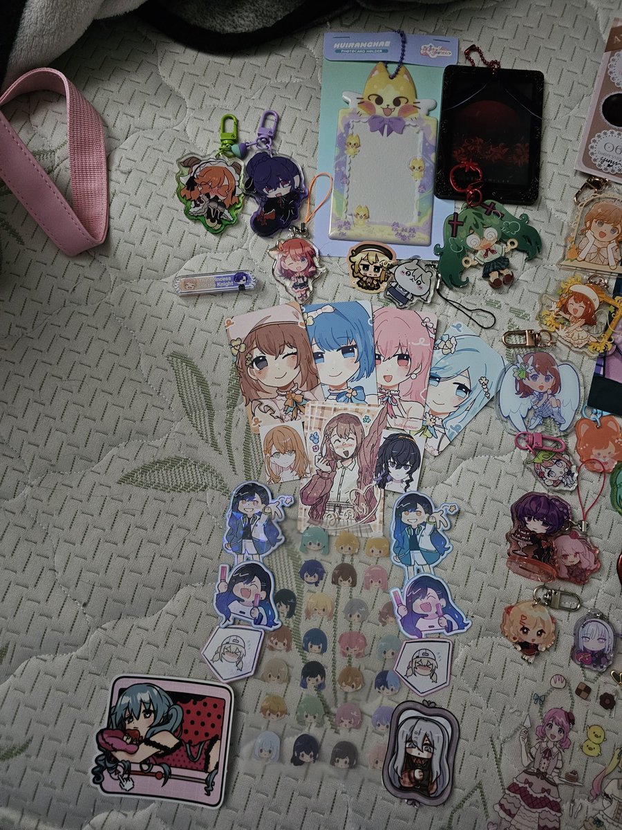 OTHER ARTISTS

<a href="/kitagiannu/">gianna 🌷♡ 》@ SJMade Holiday P04</a> <a href="/Gunmetalr0se/">Gunny @ 残業</a> <a href="/elusivelisa_/">elisa @ animepas exhibitor 12</a> 

Artists not part of artist alley I can find and credit 

<a href="/chikaberi/">hoshi ⭐</a> <a href="/castorbear_/">castor ❄️</a> <a href="/bulbaasaur/">chloe 🌼 cosmatsu</a> studioorrikal (idk what their twt handle is, only reason I know is because of their name on the package)