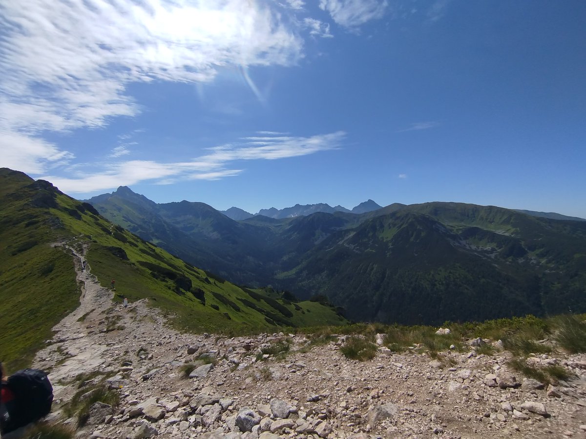 Cynamii's tweet image. I went to the mountains today ⛰️😌
