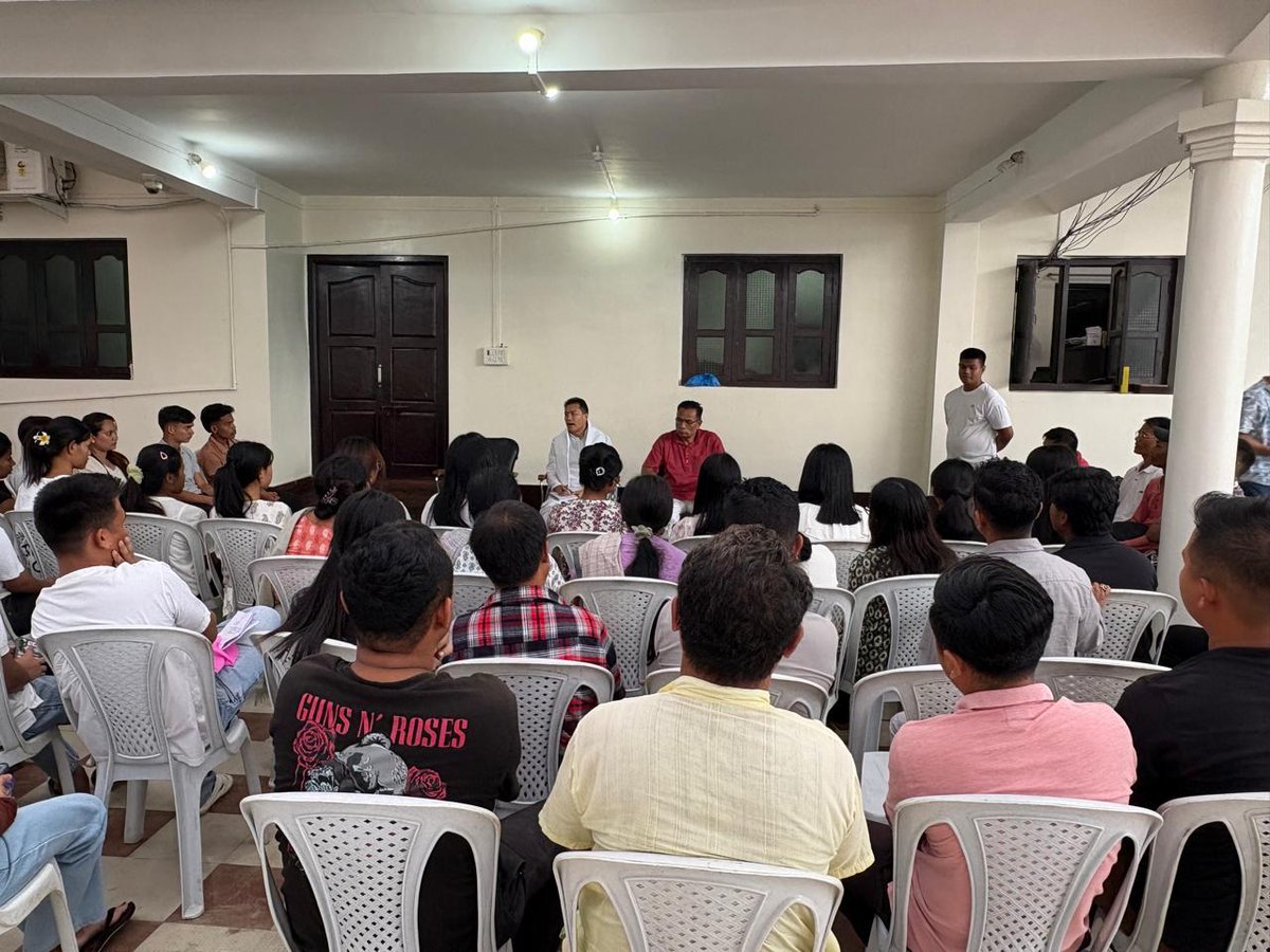 Had a meaningful interaction with the youths and students among the Internally Displaced Persons (IDPs) staying at different relief camps. 
Heard their concerns, all kind of issues and challenges in various areas. 
Further Discussed understandingly the steps need to be taken up