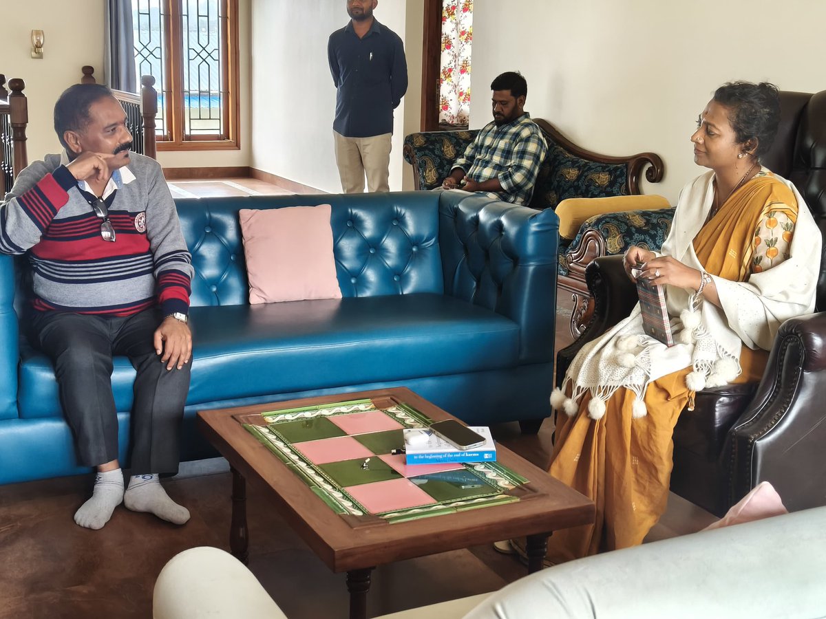 NayanaJhawar's tweet photo. ಚಿಕ್ಕಮಗಳೂರು ತಾಲೂಕಿಗೆ ನೂತನ ಕ್ಷೇತ್ರ ಶಿಕ್ಷಣಾಧಿಕಾರಿಯಾಗಿ ನೇಮಕಗೊಂಡಿರುವ ಶ್ರೀ ರುದ್ರೇಶ್ ರವರು ಇಂದು ನನ್ನನ್ನು ಭೇಟಿ ಮಾಡಿದರು. ಈ ವೇಳೆ, ಶಿಕ್ಷಣ, ಶಾಲಾ ಸೌಲಭ್ಯಗಳು, ವ್ಯವಸ್ಥೆ ಸೇರಿದಂತೆ ಇನ್ನಿತರ ವಿಷಯಗಳ ಕುರಿತು ಚರ್ಚಿಸಲಾಯಿತು.

#Chikkamagaluru #EducationDepartment #NewAppointment #Rudresh #EducationOfficer #SchoolInfrastructure #EducationalDiscussion #PublicService #LeadershipConnect #BetterEducation #CongressLeader #nayanamotamma #mudigere #AdministrativeMeet #GrassrootsDevelopment #FutureOfEducation