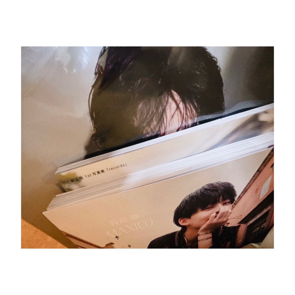 weaveryst_345's tweet photo. いただいたカレンダーと写真集は、待ちきれなくて帰りの電車で見させていただきました☺︎✌︎
楽しかったなぁ https://t.co/MFvXrunU5C