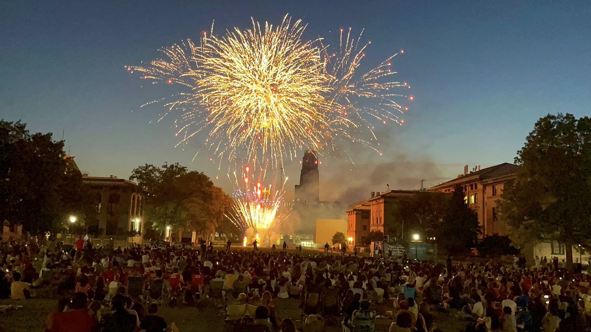 Sparkling Skies 🎆

Fireworks at CMU hosted by CMU’s Pre-College Program 💙#LifeatCMU