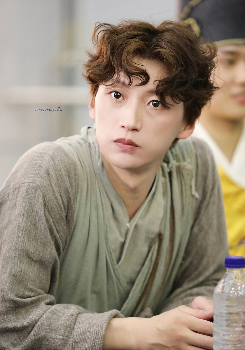 memory_wavepic's tweet photo. 20250703 스웨그에이지 외쳐조선 싸인회
기선 #정선기 https://t.co/9Hjr6PIllO