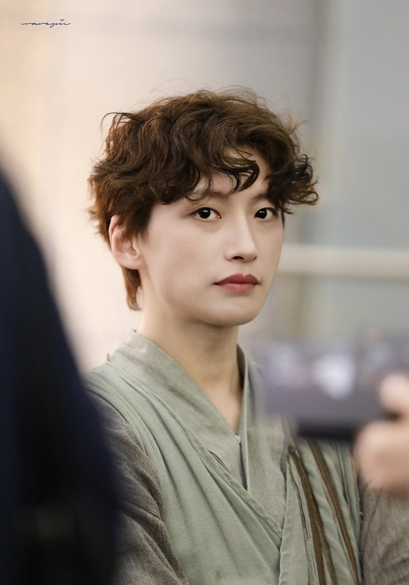 memory_wavepic's tweet photo. 20250703 스웨그에이지 외쳐조선 싸인회
기선 #정선기 https://t.co/qnOawGUhcB