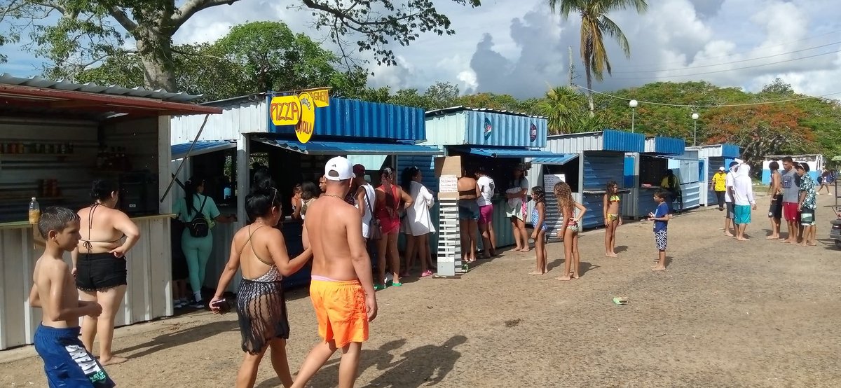 DariusBlak37611's tweet photo. El verano siempre joven está aquí! 🌞🏖️**
Hoy inauguramos la estación del sol, la playa y los recuerdos inolvidables. Que este #VeranoSiempreJoven esté lleno de risas, aventuras y momentos que duren para siempre. ¡A disfrutar! 🍉🌊 https://t.co/vRrLqx49NX
