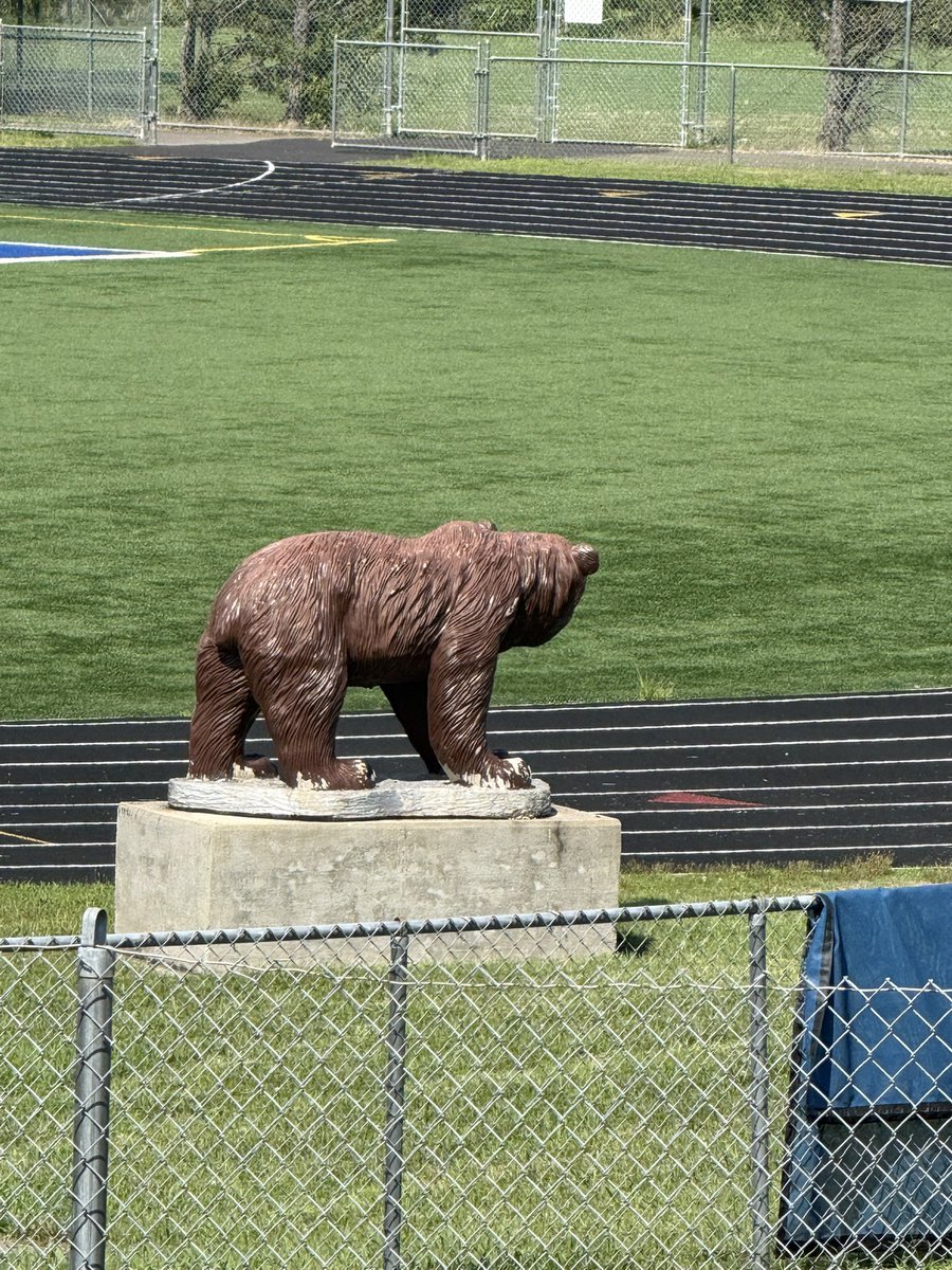 RandomSportsGem's tweet image. Riverbend High School in Fredericksburg, Virginia! Home of the Bears!