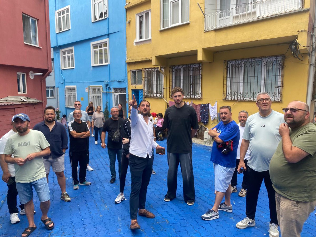 osmnaltay's tweet photo. Milli basketbolcumuz ve NBA Houston Rockets All-Star oyuncusu Alperen Şengün Tirebolu Taflanaltı Renkli Sokağa ziyaret etti . 
@alperennsengun https://t.co/uFYcDEoH64