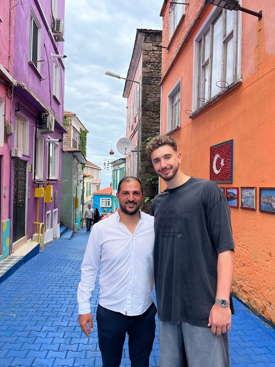 osmnaltay's tweet photo. Milli basketbolcumuz ve NBA Houston Rockets All-Star oyuncusu Alperen Şengün Tirebolu Taflanaltı Renkli Sokağa ziyaret etti . 
@alperennsengun https://t.co/uFYcDEoH64