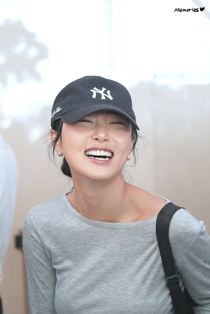 hwasafiles's tweet image. The prettiest girl 🌸🧡