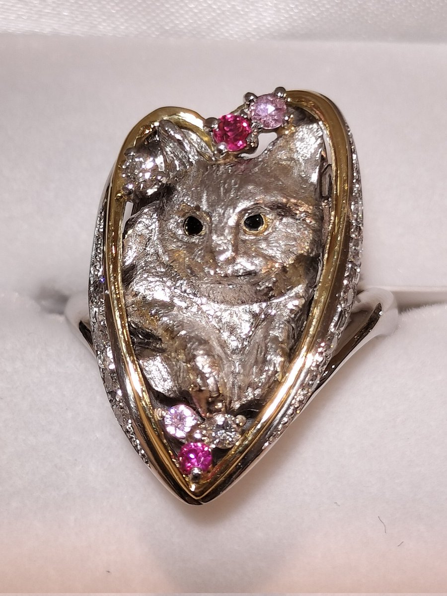 本日も多くの方にお越しいただき楽しい間にあっという間に１日過ぎてしまいました。皆さんありがとうございます！
以前からご注文頂いていた猫リング（オーダーはめちゃ高いです）モ゙渡しできてスッキリ。
残りあと２日、引き続き皆様のお越しお待ちしています！