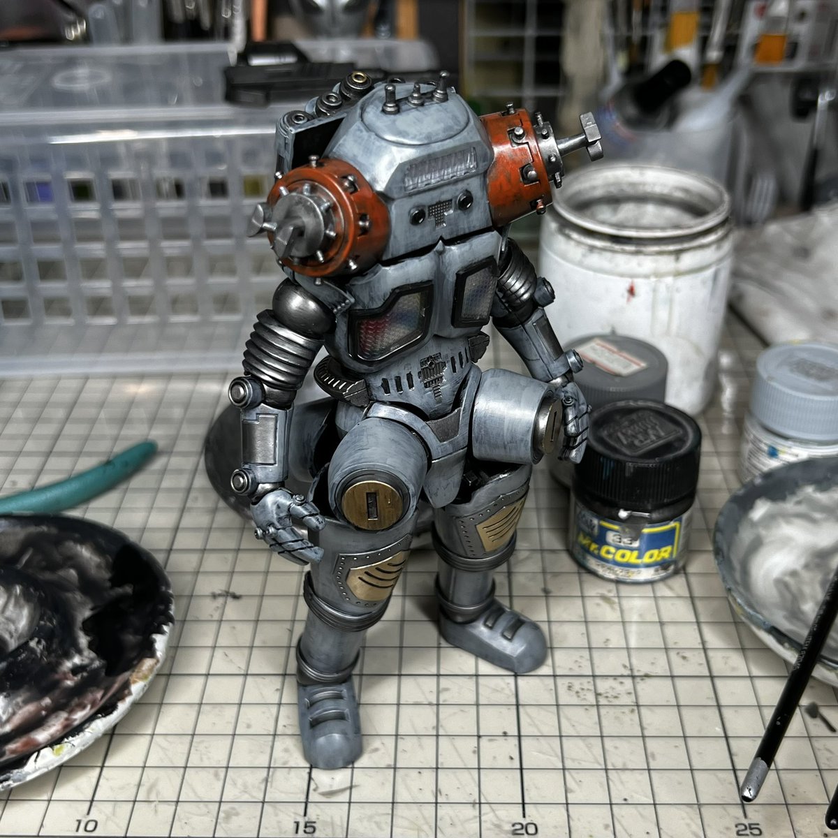 手慰み。
SMPキングジョー
ブルマァクソフビカラーver
とか、ね
案外、耳？の赤、似合うかもしれない
見慣れてるだけかもしれない