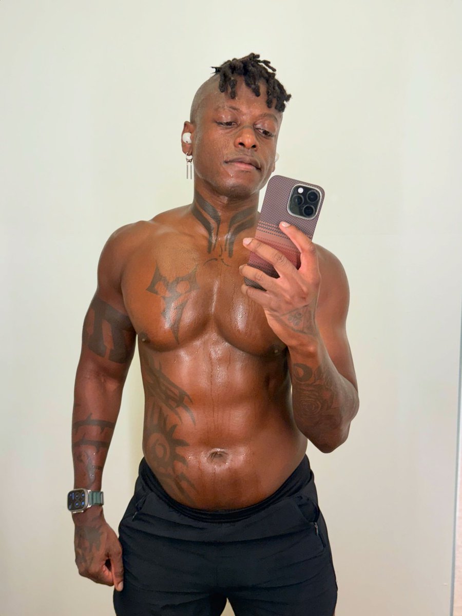 Sweaty 🥵 
So LICK me off 👅