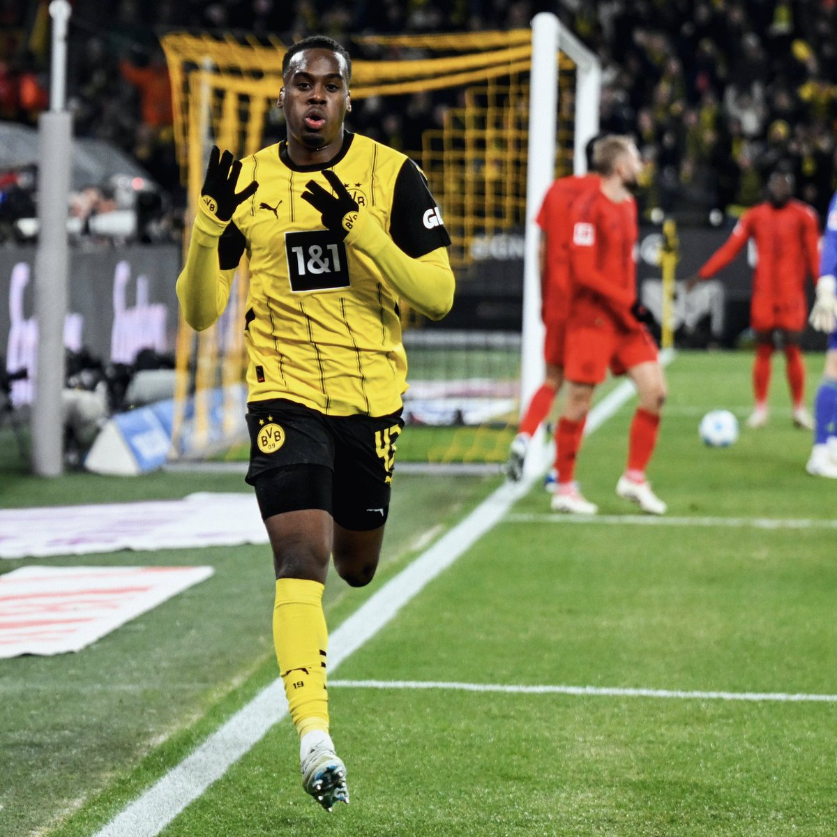 𝐓𝐡𝐚𝐧𝐤 𝐲𝐨𝐮 𝐉𝐚𝐦𝐢𝐞 🖤💛

Five years of wearing our colors have come to an end. From joining our Academy at the age of 15 to becoming a standout player in Bundesliga and UEFA Champions League. 💎

Good luck for your future! 🙏