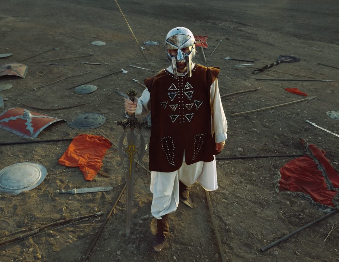 اهلا شيبوب الجديد
هتاكل على قفاك لما تشبع