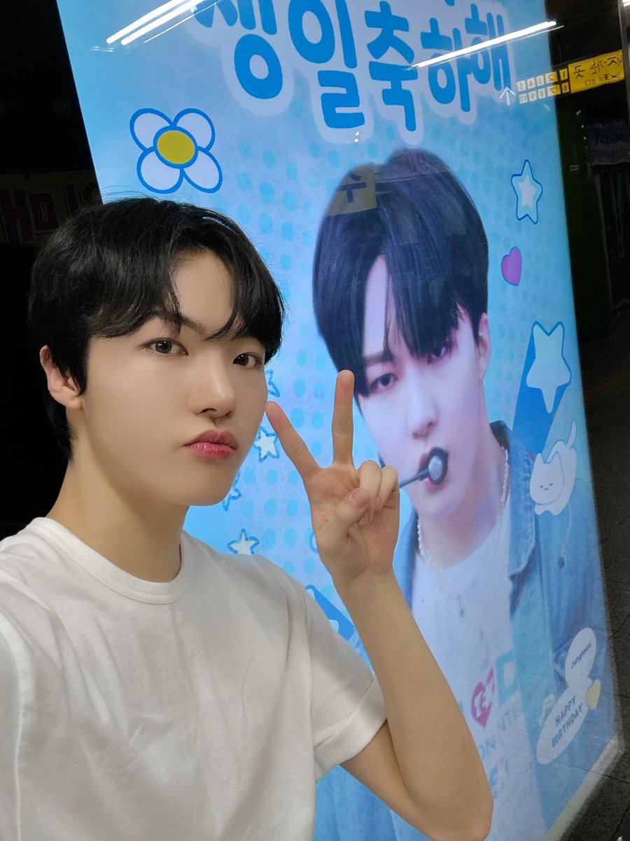 junihooni_'s tweet photo. 내가 좀 더 일찍 준비했더라면 더 잘할 수 있었을 텐데 후니가 잊지 못할 생일을 보냈으면 좋겠고 우리 앞으로 같이 가자! 사랑해.. 마니마니.。.:*♡ https://t.co/nkUE27u9LY