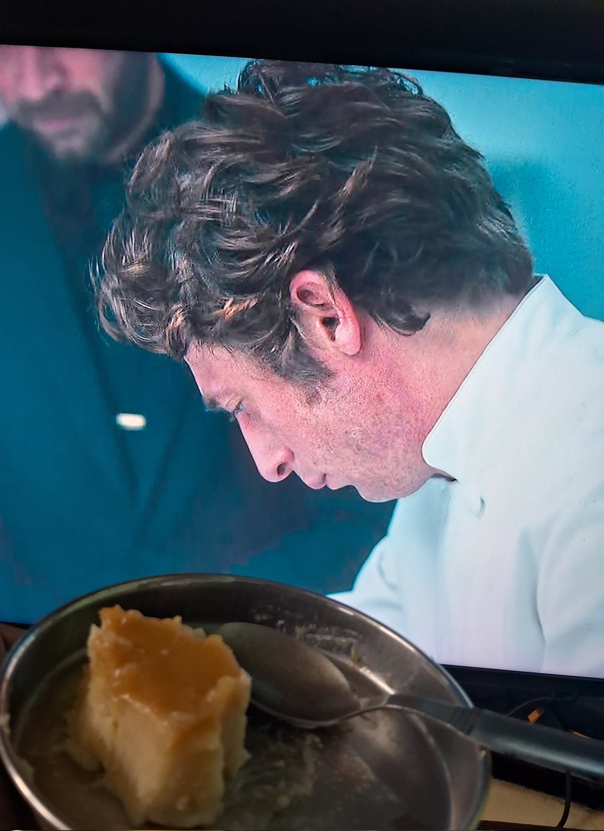 fedesblud's tweet photo. Watching #thebear with the pudding i made
#sofuckingcool https://t.co/ViDv4L4APe