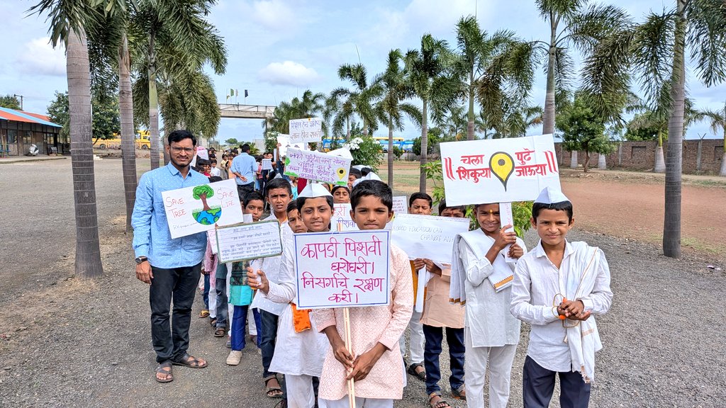 rkpsgeorai's tweet photo. 🌳आषाढी एकादशी विशेष 🌱
महाराष्ट्राला वारीची शेकडो वर्षांची परंपरा लाभलेली आहे. याच परंपरेचा मान राखत आपल्या आर के पब्लिक स्कूल व ज्युनिअर कॉलेज, गेवराई यांच्यातर्फे वारी सोहळा आयोजित करण्यात आला.
#आषाढी_एकादशी #आषाढी_वारी https://t.co/N68m7WdYd7