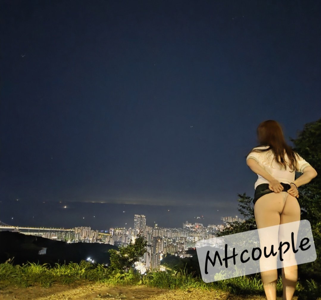 헉 한달만에 올리는 피드라니!!!! 그동안 오프라인으로 노느라 온라인 활동에 소홀했네요 🥲
최근에 찍은 사진 잘 나온 것 같아서 오빠 자는 사이에 몰래 올려용 😛 DM은 언제나 환영입니닷!!!
🔥 다들 무더위 조심하셔용!! 🔥

#야노 #커플 #부부 #부커만남 
#레즈플 #네토 #초대녀 #구인