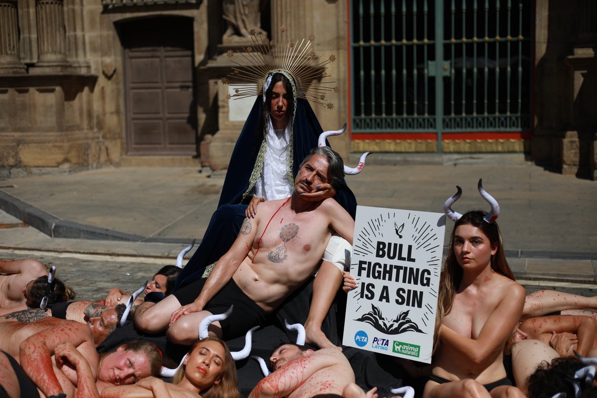 DanHowe's tweet image. Compassionate activists recreate the Pietà – Michelangelo’s depiction of the Virgin Mary cradling the body of Jesus Christ – to protest the Running of the Bulls and 60 subsequent bullfights at the San Fermín festival in Pamplona, Spain.