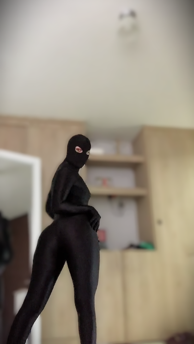 Nickymask - First time in a Zentai suit: • Felt weird • Felt judged • Almost stopped Second time: • Felt free • Felt focused • Kept going Now? I don’t want to take it off. #ZentaiMindset https://t.co/JSvkIFZEma