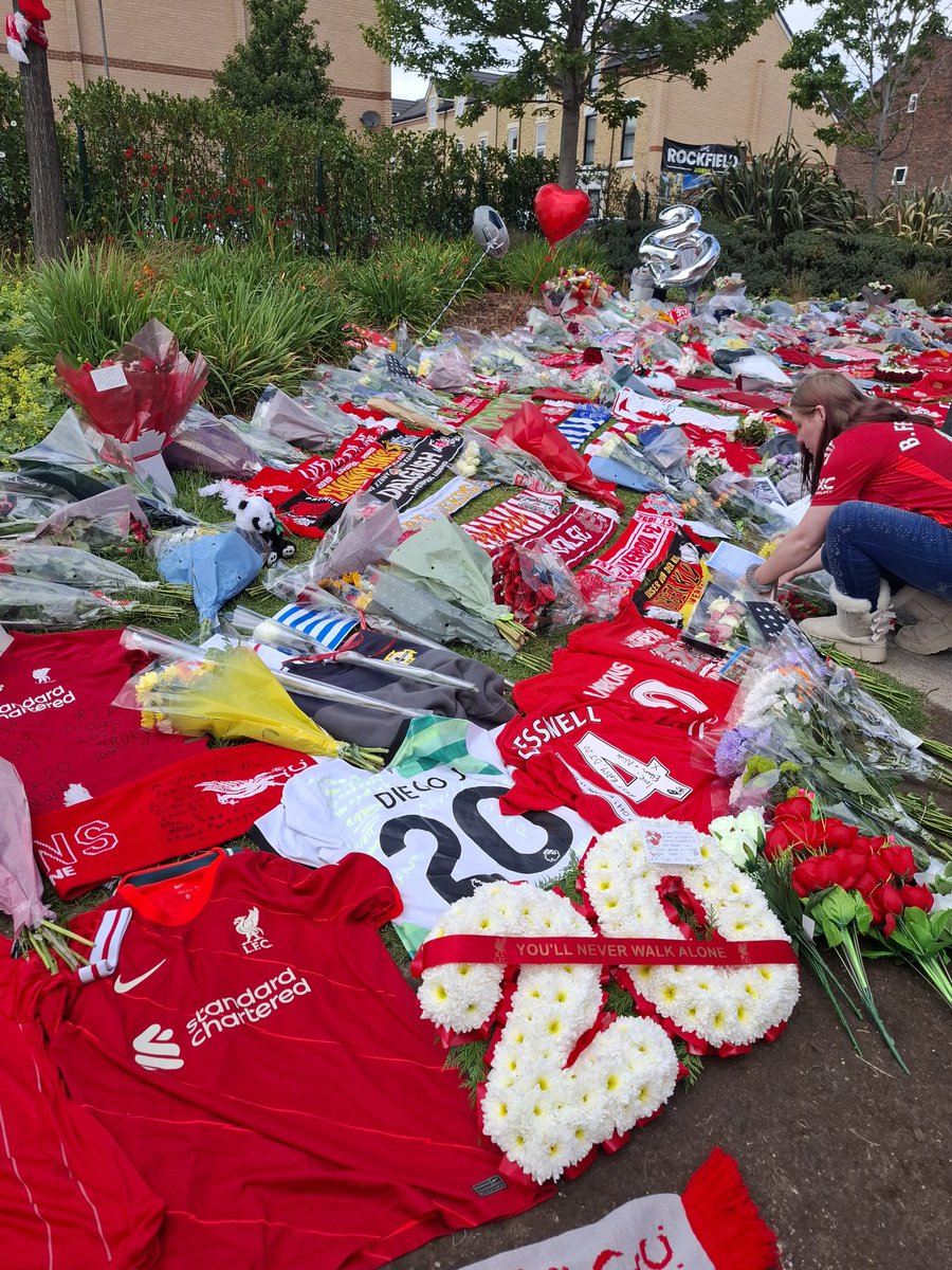 Ian Lyons tweet media