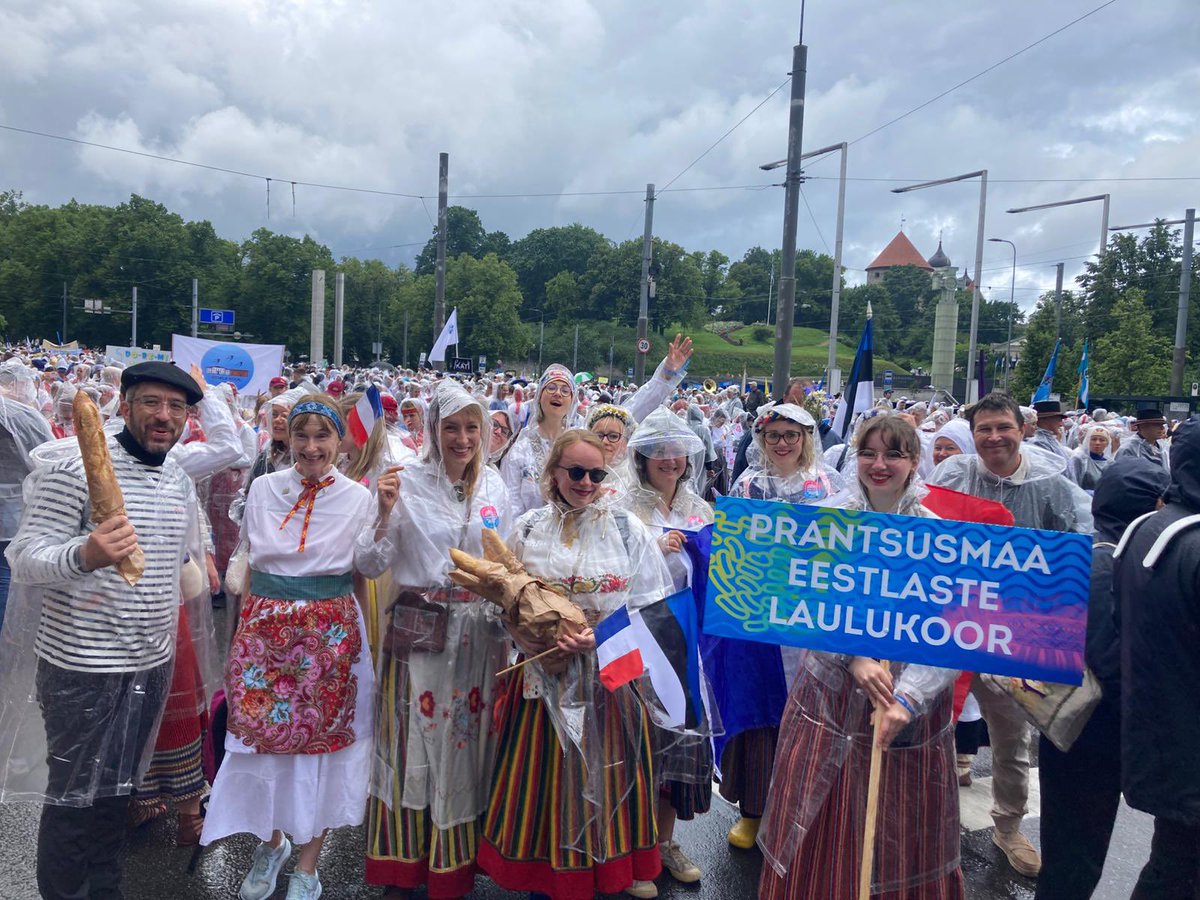 EmmanuelMignot2's tweet image. Tallinn under the rain but what a beautiful dance and song festival 🇪🇪💃