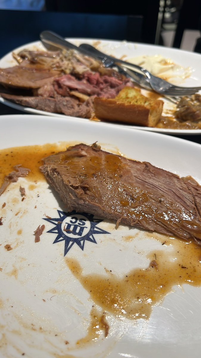 BenjaminMartne4's tweet photo. @MSCCrucerosESP @MSCCruisesUSA  el peor crucero de mi vida, la comida es una auténtica basura perderéis vuestro dinero, nos has dicho que estará el bar cerrado de la p. 5 durante 1,30h  y vemos como a esos dos chicos les sirve dos copas después de decirnos a nosotros que no https://t.co/hB6yBP9u4f
