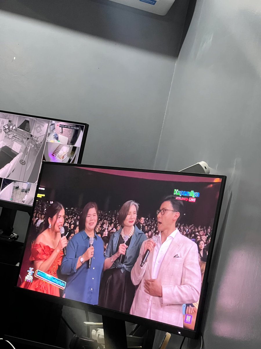 xdekdek's tweet photo. Grabeng collab andito din si Jessica Soho, #PbbCollabTheBigNight #KMJS https://t.co/yUCqcBdAVP