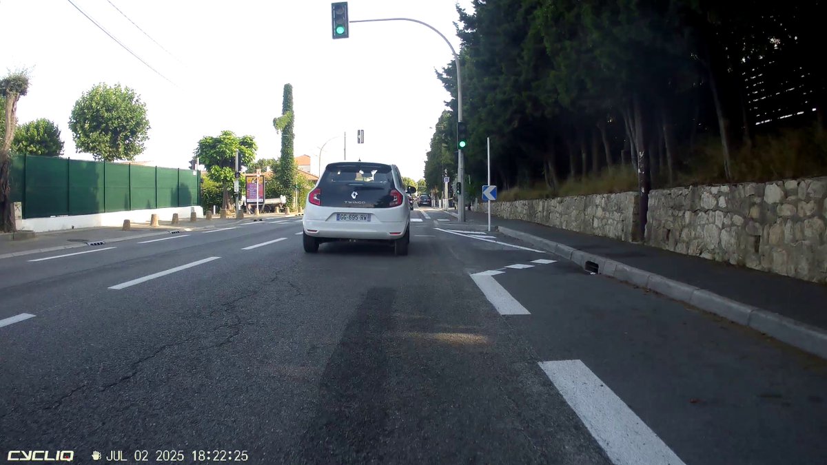 C'est un peu moins pire, au moins le stop a disparu.