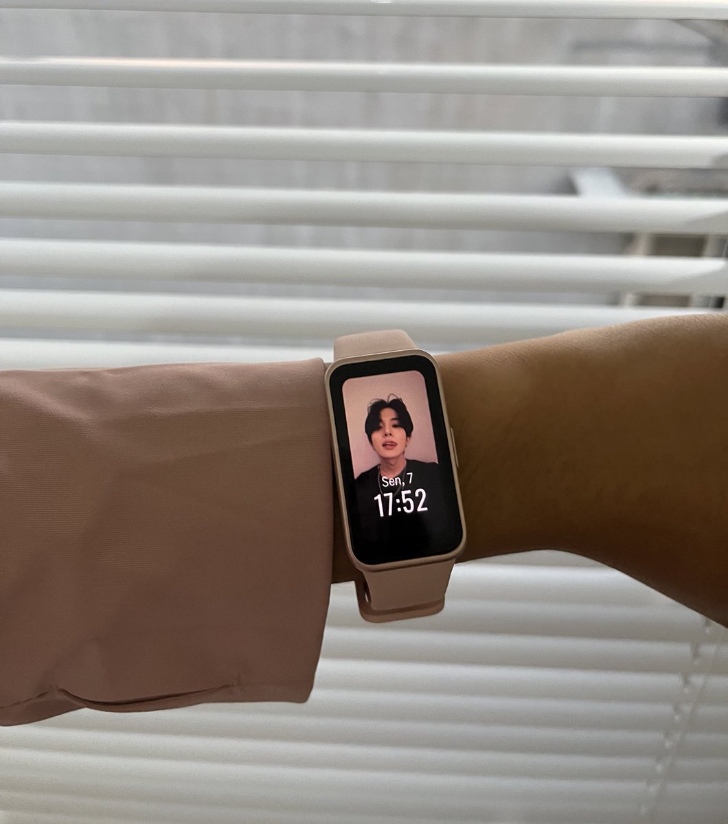 𝙖 𝙧𝙞𝙨 tweet media